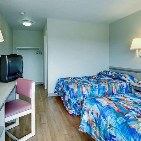 Motel 6 Manhattan Kansas المظهر الخارجي الصورة