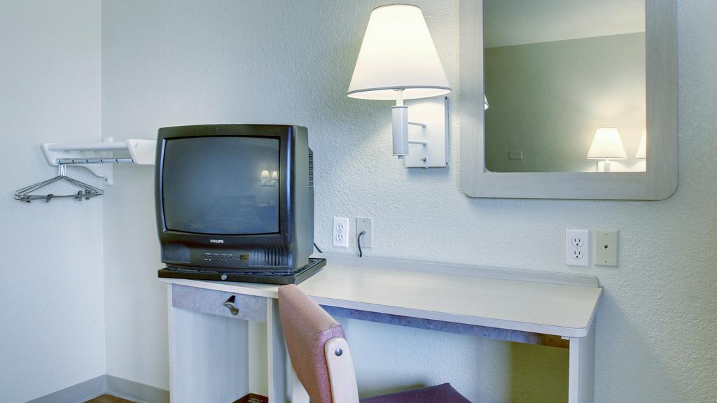 Motel 6 Manhattan Kansas الغرفة الصورة
