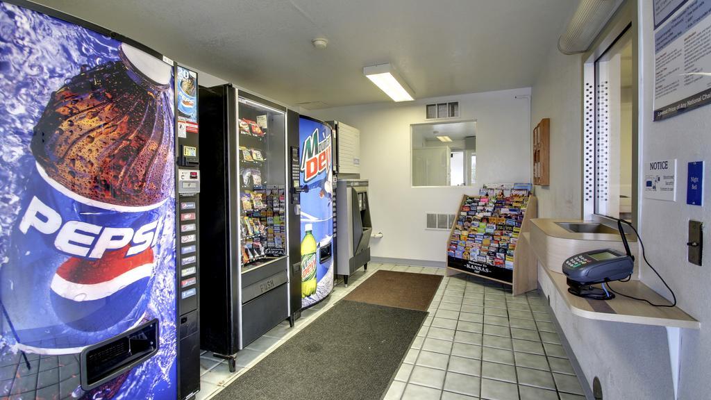 Motel 6 Manhattan Kansas المظهر الخارجي الصورة