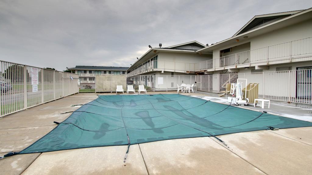 Motel 6 Manhattan Kansas المظهر الخارجي الصورة