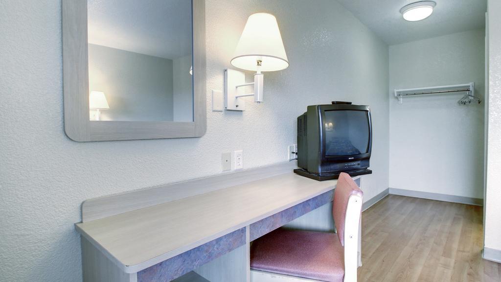 Motel 6 Manhattan Kansas المظهر الخارجي الصورة