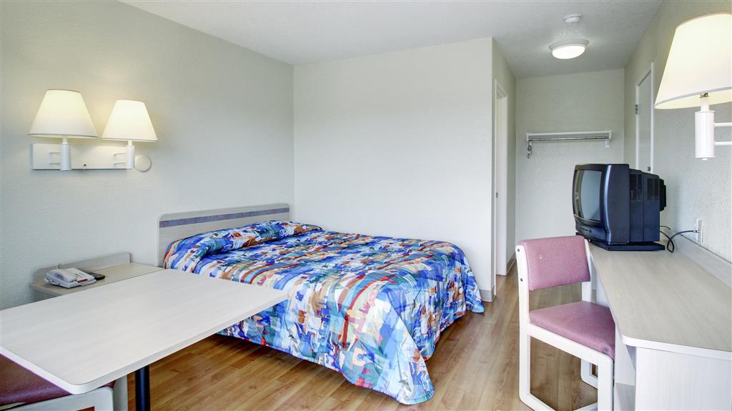 Motel 6 Manhattan Kansas الغرفة الصورة