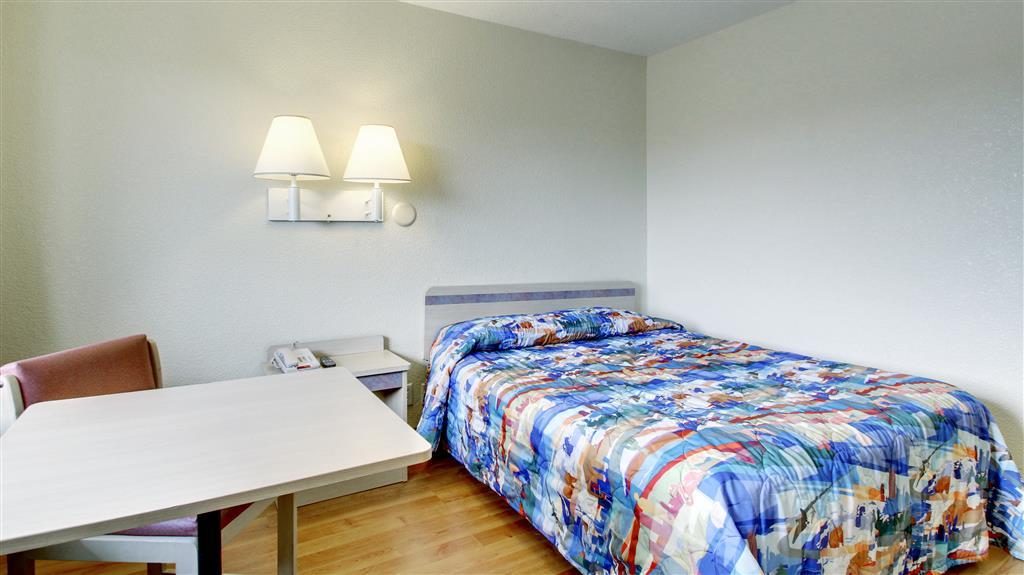 Motel 6 Manhattan Kansas الغرفة الصورة