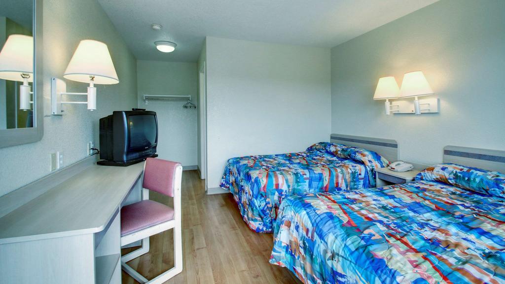 Motel 6 Manhattan Kansas المظهر الخارجي الصورة