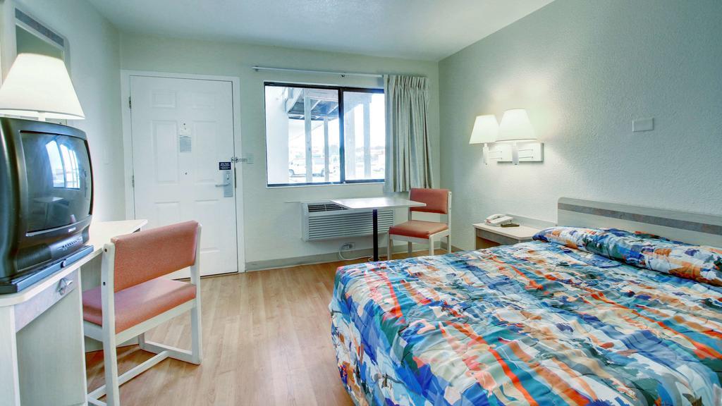 Motel 6 Manhattan Kansas المظهر الخارجي الصورة